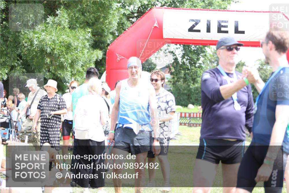 21.06.2026 - 29. Vierlanden-Triathlon Andreas Tolksdorf http://msf.ph/oto/9892492 21.06.2026 13:43:27 Ziel 755, 755 meine-sportfotos.de