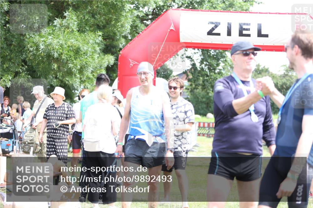 21.06.2026 - 29. Vierlanden-Triathlon Andreas Tolksdorf http://msf.ph/oto/9892493 21.06.2026 13:43:27 Ziel 755, 755 meine-sportfotos.de
