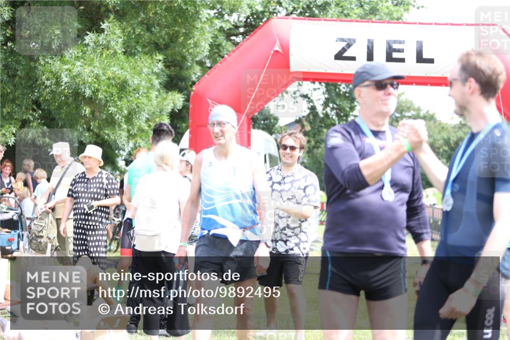 21.06.2026 - 29. Vierlanden-Triathlon Andreas Tolksdorf http://msf.ph/oto/9892495 21.06.2026 13:43:28 Ziel 755, 755 meine-sportfotos.de