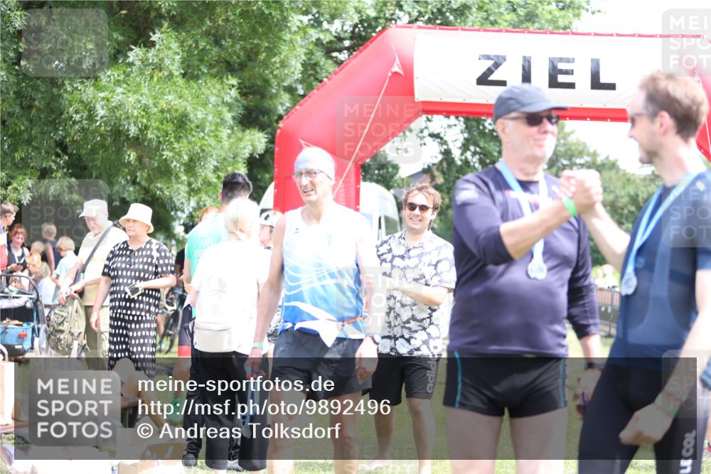 21.06.2026 - 29. Vierlanden-Triathlon Andreas Tolksdorf http://msf.ph/oto/9892496 21.06.2026 13:43:28 Ziel 755, 755 meine-sportfotos.de