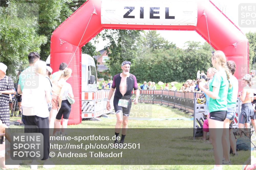 21.06.2026 - 29. Vierlanden-Triathlon Andreas Tolksdorf http://msf.ph/oto/9892501 21.06.2026 13:43:35 Ziel  meine-sportfotos.de