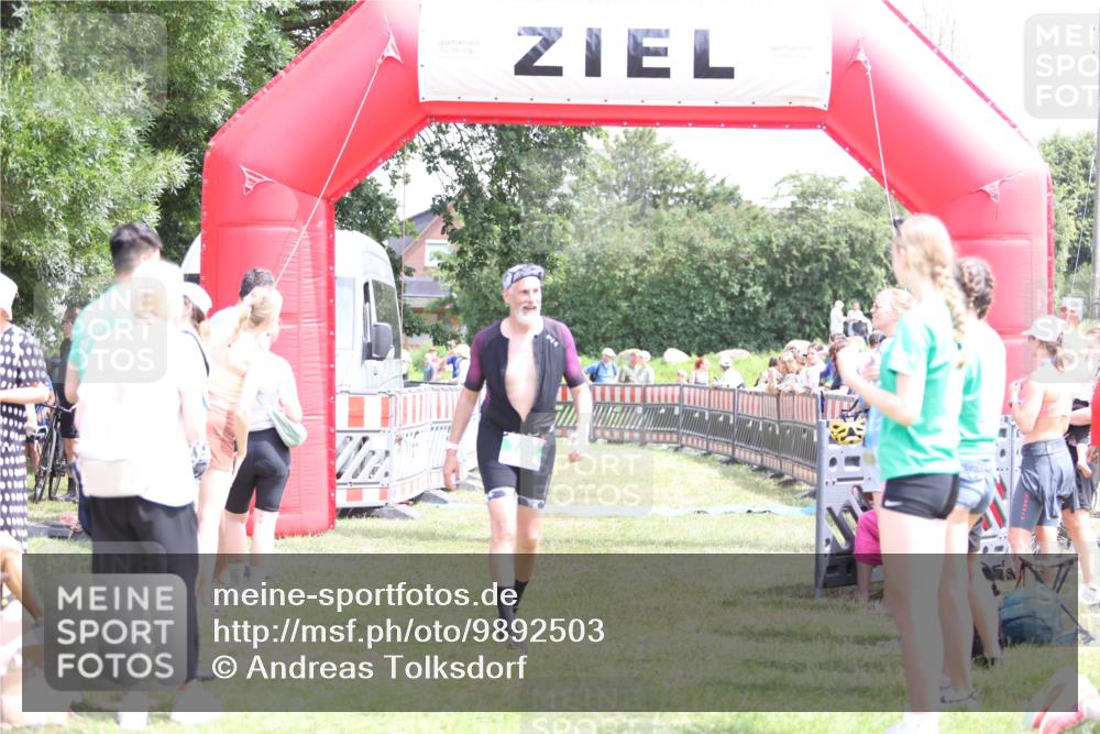 21.06.2026 - 29. Vierlanden-Triathlon Andreas Tolksdorf http://msf.ph/oto/9892503 21.06.2026 13:43:35 Ziel  meine-sportfotos.de