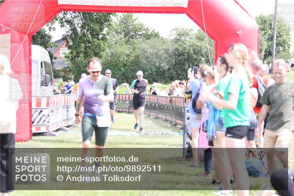 21.06.2026 - 29. Vierlanden-Triathlon Andreas Tolksdorf http://msf.ph/oto/9892511 21.06.2026 13:44:03 Ziel 113, 167, 291, 788, 113, 167, 291, 788 meine-sportfotos.de