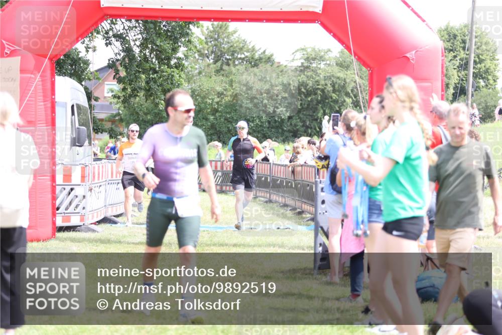 21.06.2026 - 29. Vierlanden-Triathlon Andreas Tolksdorf http://msf.ph/oto/9892519 21.06.2026 13:44:04 Ziel 113, 167, 291, 788, 113, 167, 291, 788 meine-sportfotos.de