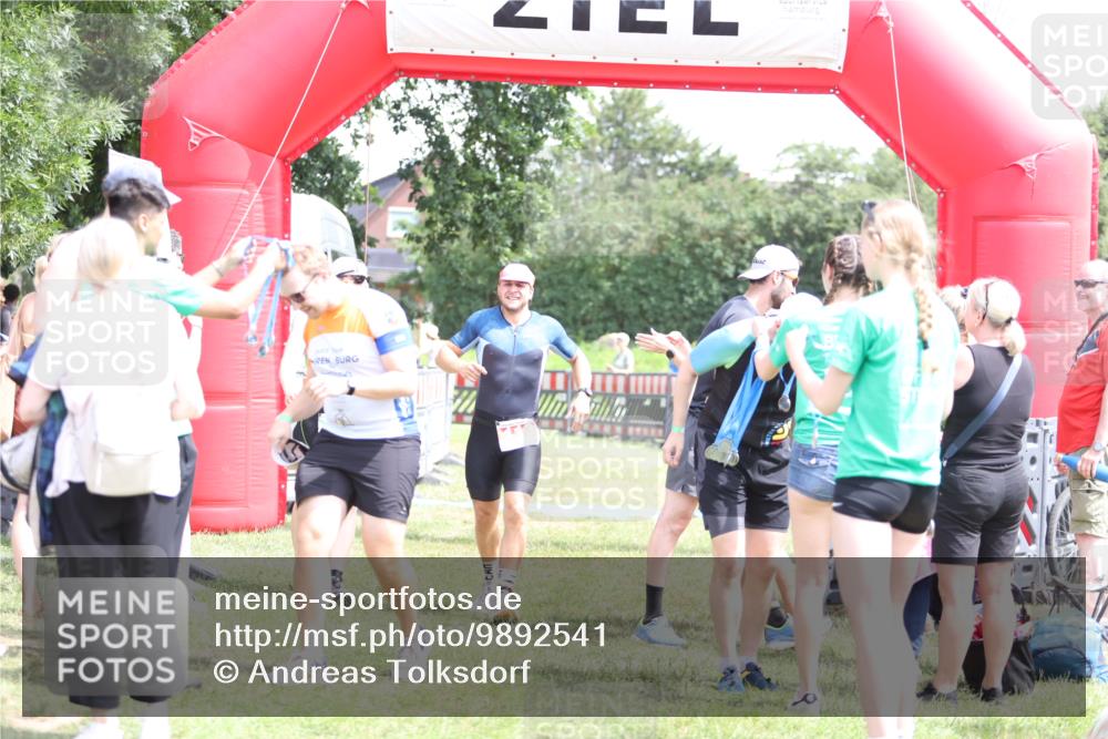 21.06.2026 - 29. Vierlanden-Triathlon Andreas Tolksdorf http://msf.ph/oto/9892541 21.06.2026 13:44:11 Ziel 113, 788, 113, 788 meine-sportfotos.de