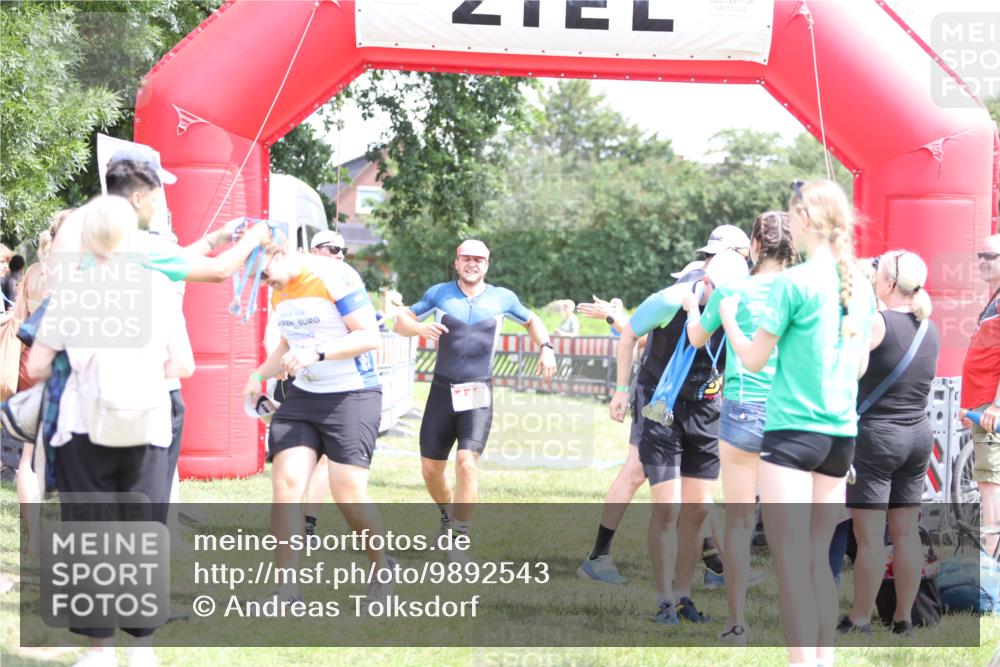 21.06.2026 - 29. Vierlanden-Triathlon Andreas Tolksdorf http://msf.ph/oto/9892543 21.06.2026 13:44:11 Ziel 113, 788, 113, 788 meine-sportfotos.de