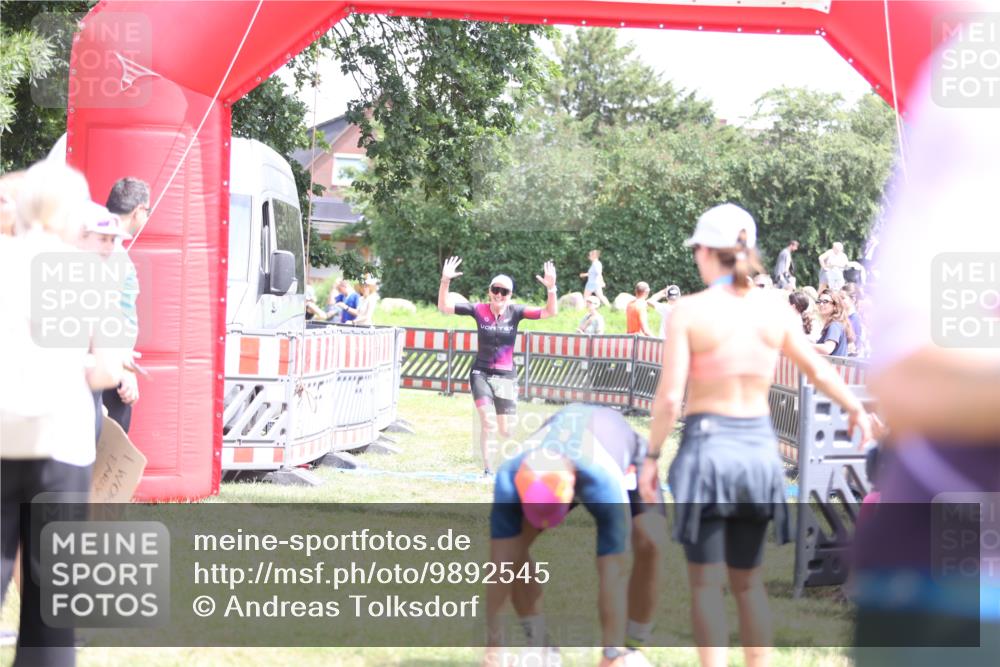21.06.2026 - 29. Vierlanden-Triathlon Andreas Tolksdorf http://msf.ph/oto/9892545 21.06.2026 13:44:29 Ziel 859, 859 meine-sportfotos.de