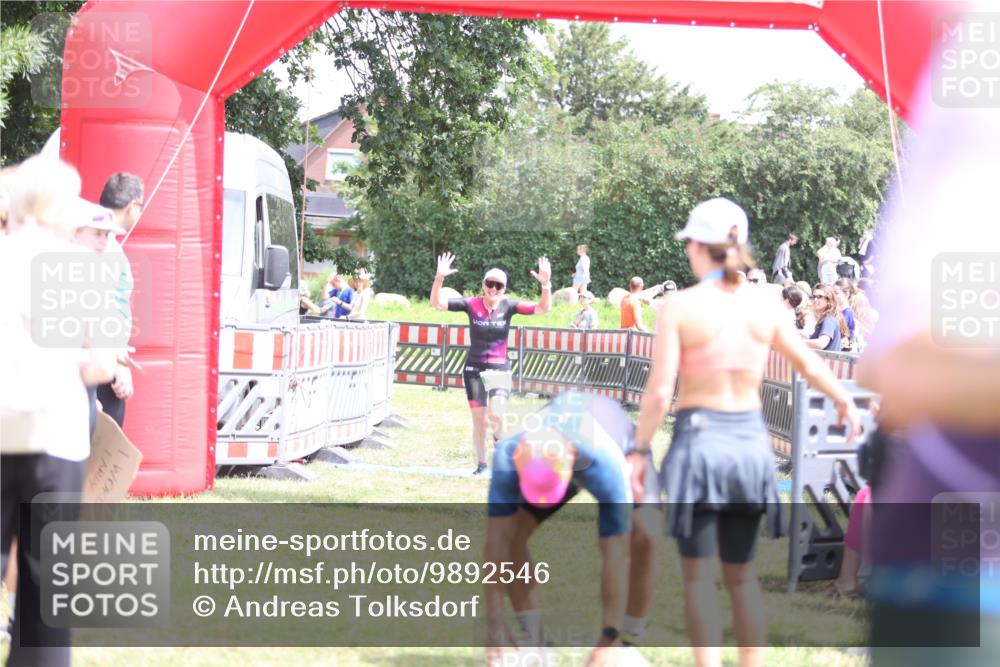 21.06.2026 - 29. Vierlanden-Triathlon Andreas Tolksdorf http://msf.ph/oto/9892546 21.06.2026 13:44:29 Ziel 859, 859 meine-sportfotos.de