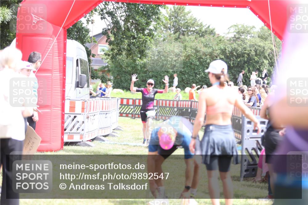 21.06.2026 - 29. Vierlanden-Triathlon Andreas Tolksdorf http://msf.ph/oto/9892547 21.06.2026 13:44:29 Ziel 859, 859 meine-sportfotos.de