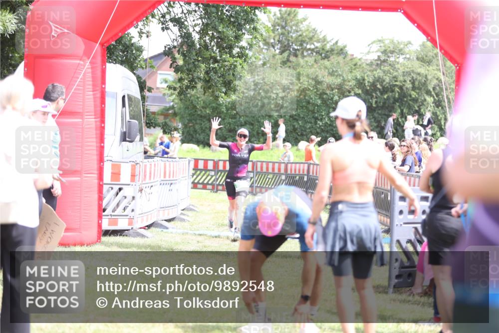 21.06.2026 - 29. Vierlanden-Triathlon Andreas Tolksdorf http://msf.ph/oto/9892548 21.06.2026 13:44:29 Ziel 859, 859 meine-sportfotos.de