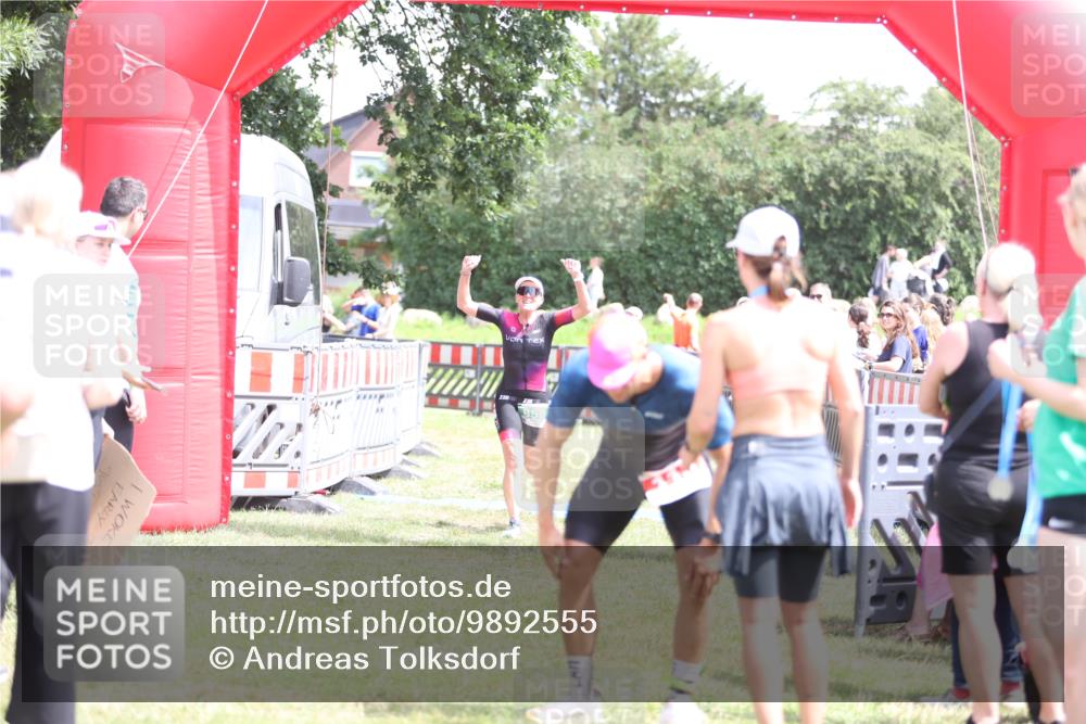 21.06.2026 - 29. Vierlanden-Triathlon Andreas Tolksdorf http://msf.ph/oto/9892555 21.06.2026 13:44:29 Ziel 859, 859 meine-sportfotos.de