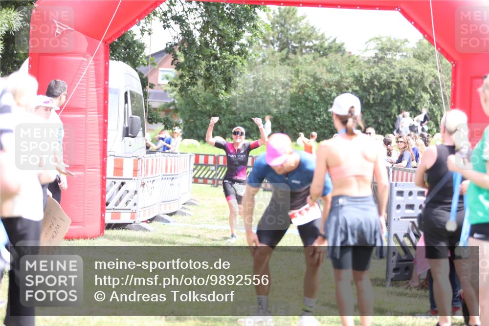 21.06.2026 - 29. Vierlanden-Triathlon Andreas Tolksdorf http://msf.ph/oto/9892556 21.06.2026 13:44:29 Ziel 859, 859 meine-sportfotos.de