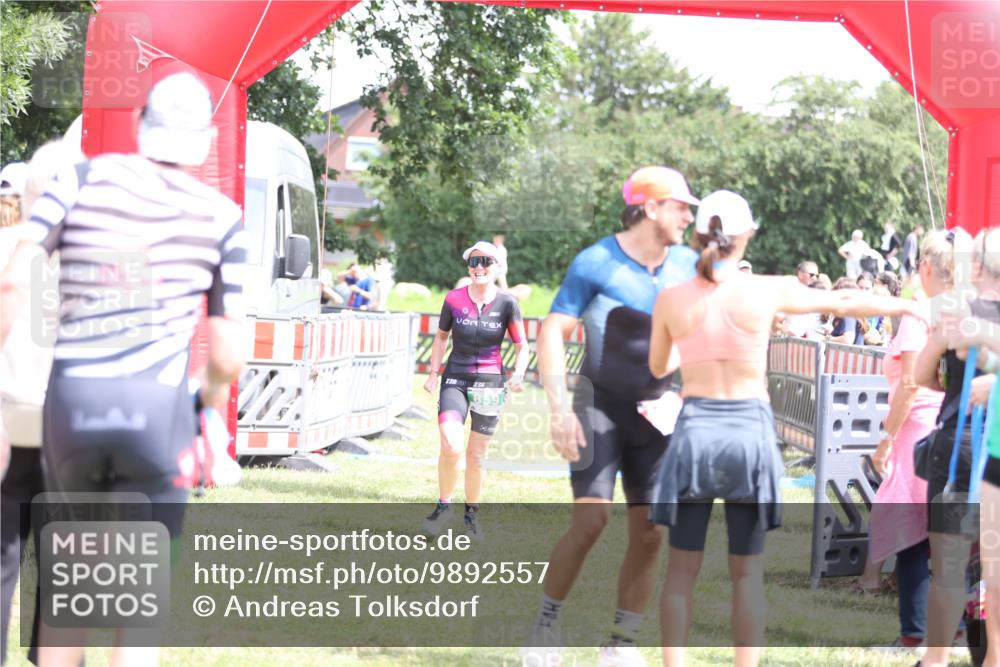 21.06.2026 - 29. Vierlanden-Triathlon Andreas Tolksdorf http://msf.ph/oto/9892557 21.06.2026 13:44:30 Ziel 859, 859 meine-sportfotos.de