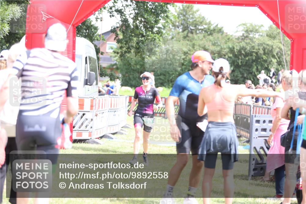 21.06.2026 - 29. Vierlanden-Triathlon Andreas Tolksdorf http://msf.ph/oto/9892558 21.06.2026 13:44:30 Ziel 859, 859 meine-sportfotos.de