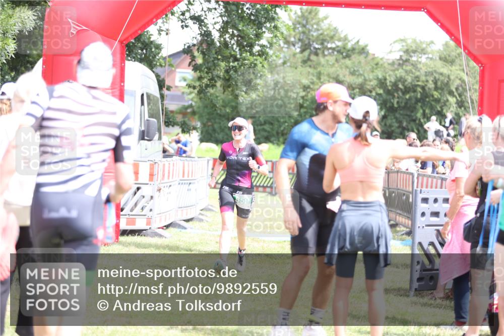 21.06.2026 - 29. Vierlanden-Triathlon Andreas Tolksdorf http://msf.ph/oto/9892559 21.06.2026 13:44:31 Ziel 848, 859, 848, 859 meine-sportfotos.de