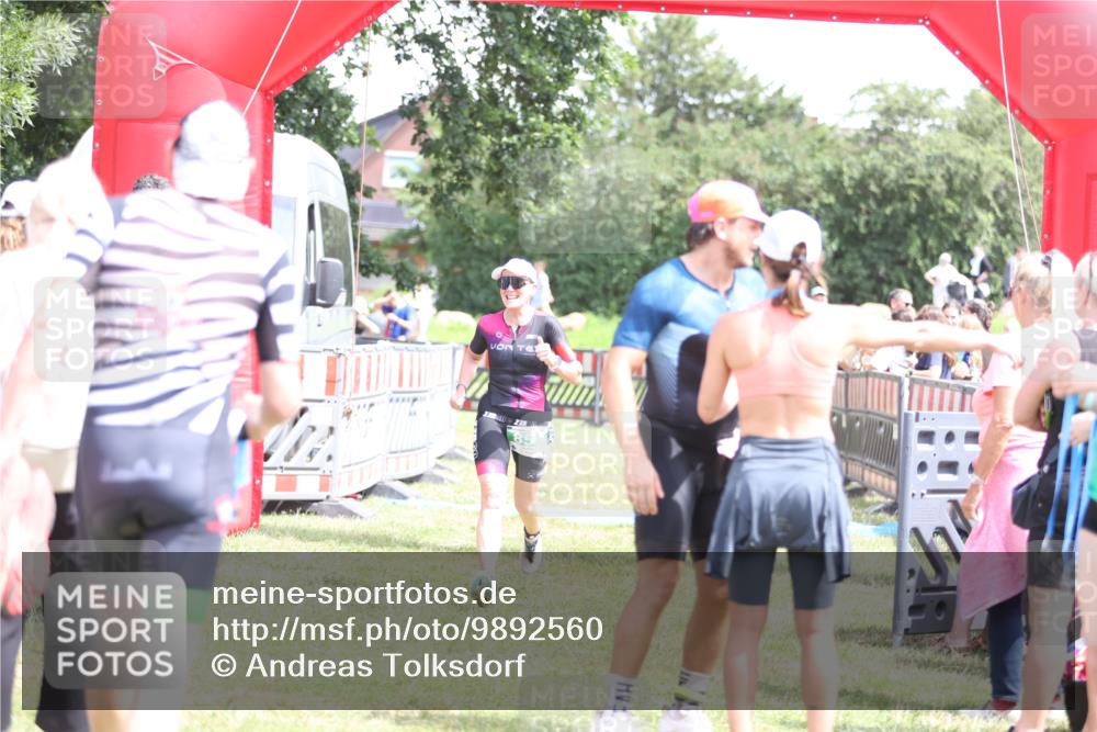 21.06.2026 - 29. Vierlanden-Triathlon Andreas Tolksdorf http://msf.ph/oto/9892560 21.06.2026 13:44:31 Ziel 848, 859, 848, 859 meine-sportfotos.de