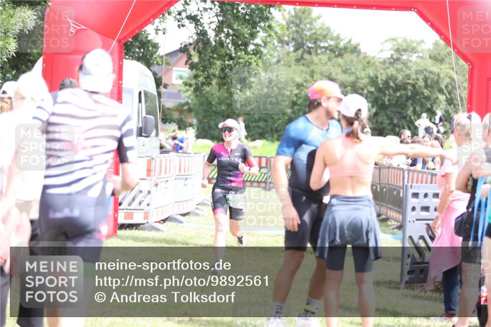 21.06.2026 - 29. Vierlanden-Triathlon Andreas Tolksdorf http://msf.ph/oto/9892561 21.06.2026 13:44:31 Ziel 848, 859, 848, 859 meine-sportfotos.de