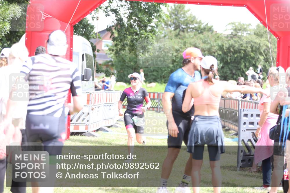21.06.2026 - 29. Vierlanden-Triathlon Andreas Tolksdorf http://msf.ph/oto/9892562 21.06.2026 13:44:31 Ziel 848, 859, 848, 859 meine-sportfotos.de