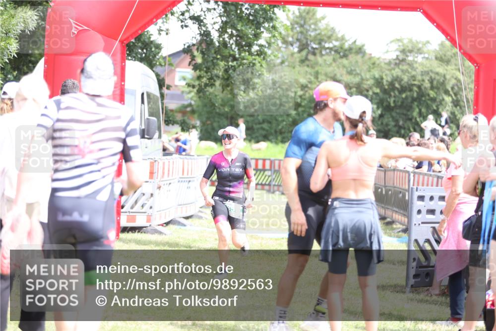 21.06.2026 - 29. Vierlanden-Triathlon Andreas Tolksdorf http://msf.ph/oto/9892563 21.06.2026 13:44:31 Ziel 848, 859, 848, 859 meine-sportfotos.de