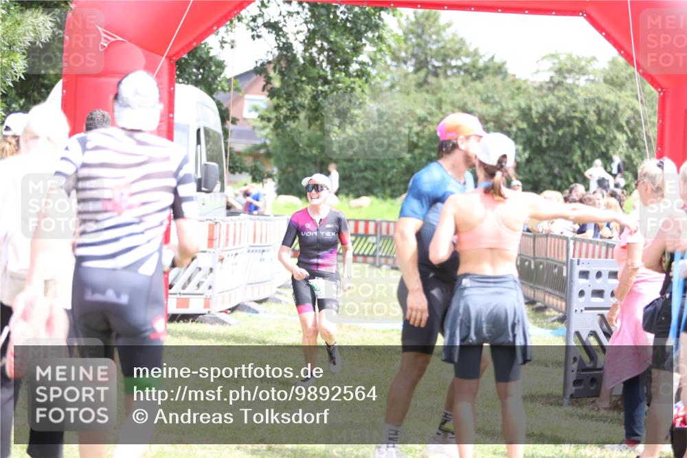 21.06.2026 - 29. Vierlanden-Triathlon Andreas Tolksdorf http://msf.ph/oto/9892564 21.06.2026 13:44:31 Ziel 848, 859, 848, 859 meine-sportfotos.de