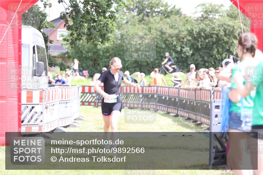 21.06.2026 - 29. Vierlanden-Triathlon Andreas Tolksdorf http://msf.ph/oto/9892566 21.06.2026 13:44:42 Ziel 754, 848, 754, 848 meine-sportfotos.de