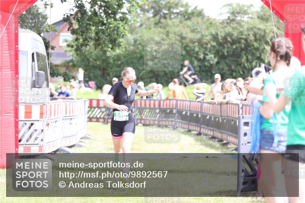 21.06.2026 - 29. Vierlanden-Triathlon Andreas Tolksdorf http://msf.ph/oto/9892567 21.06.2026 13:44:43 Ziel 754, 848, 754, 848 meine-sportfotos.de