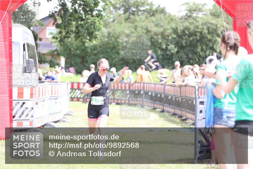 21.06.2026 - 29. Vierlanden-Triathlon Andreas Tolksdorf http://msf.ph/oto/9892568 21.06.2026 13:44:43 Ziel 754, 848, 754, 848 meine-sportfotos.de