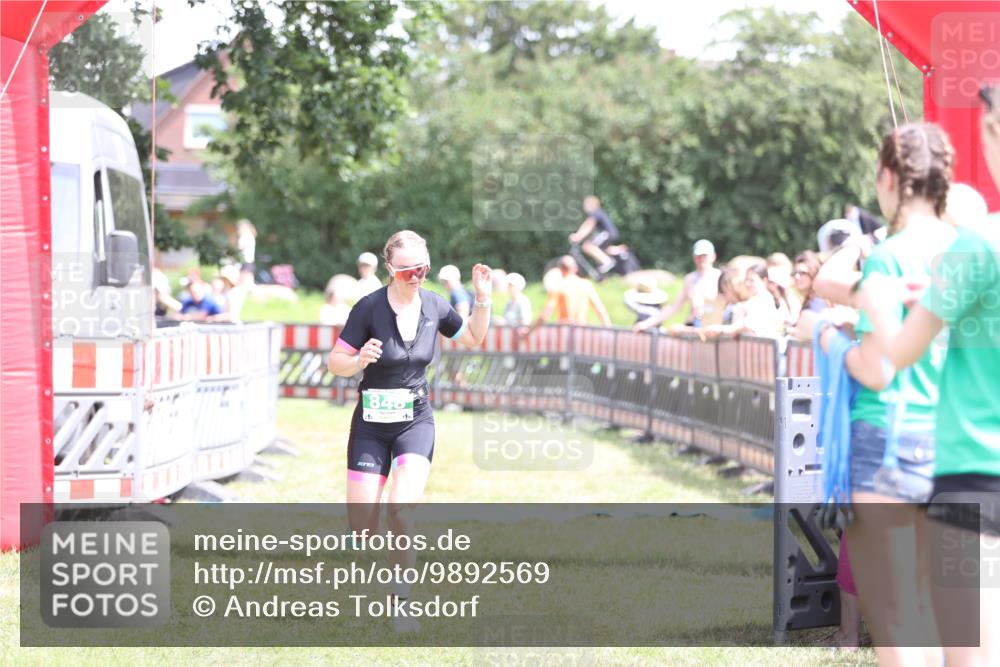 21.06.2026 - 29. Vierlanden-Triathlon Andreas Tolksdorf http://msf.ph/oto/9892569 21.06.2026 13:44:43 Ziel 754, 848, 754, 848 meine-sportfotos.de