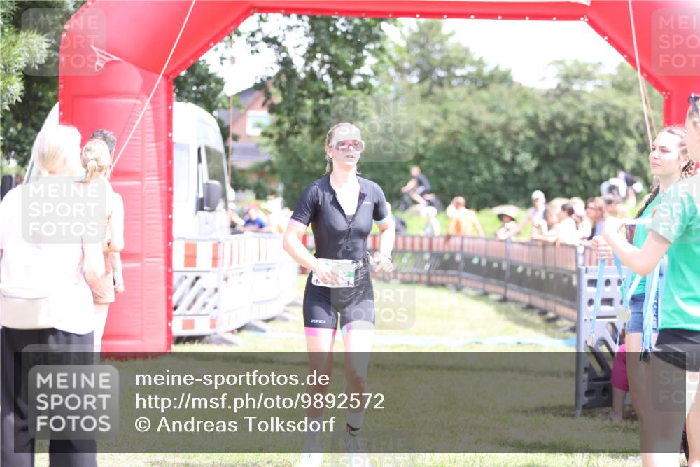 21.06.2026 - 29. Vierlanden-Triathlon Andreas Tolksdorf http://msf.ph/oto/9892572 21.06.2026 13:44:44 Ziel 754, 848, 754, 848 meine-sportfotos.de