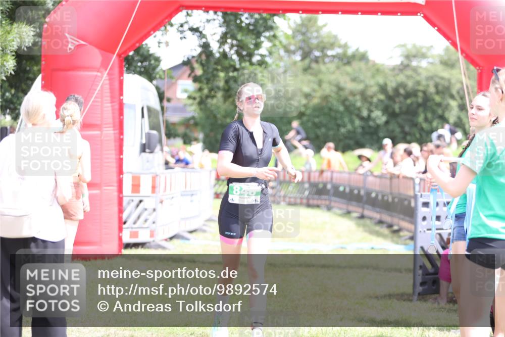 21.06.2026 - 29. Vierlanden-Triathlon Andreas Tolksdorf http://msf.ph/oto/9892574 21.06.2026 13:44:44 Ziel 754, 848, 754, 848 meine-sportfotos.de