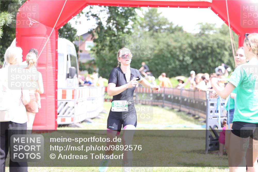 21.06.2026 - 29. Vierlanden-Triathlon Andreas Tolksdorf http://msf.ph/oto/9892576 21.06.2026 13:44:44 Ziel 754, 848, 754, 848 meine-sportfotos.de
