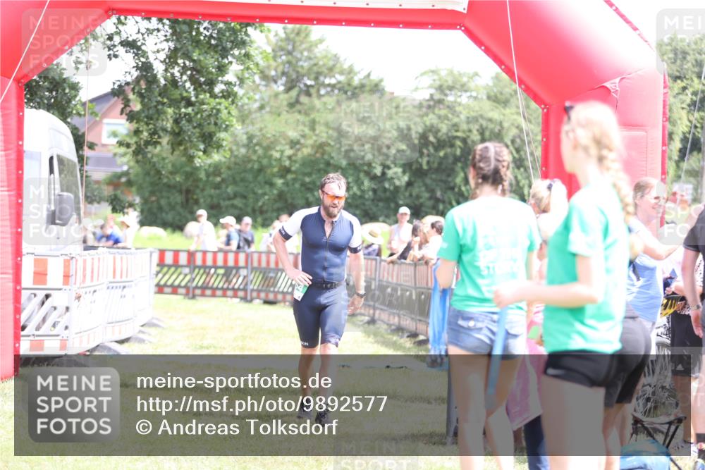 21.06.2026 - 29. Vierlanden-Triathlon Andreas Tolksdorf http://msf.ph/oto/9892577 21.06.2026 13:44:56 Ziel 58, 754, 58, 754 meine-sportfotos.de