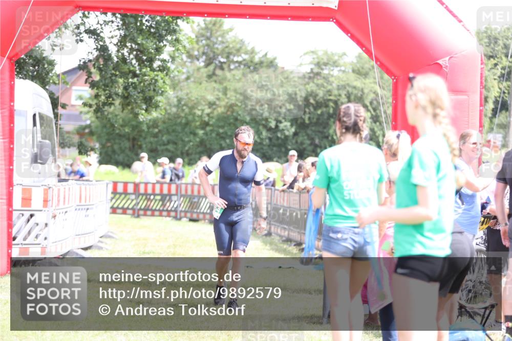 21.06.2026 - 29. Vierlanden-Triathlon Andreas Tolksdorf http://msf.ph/oto/9892579 21.06.2026 13:44:56 Ziel 58, 754, 58, 754 meine-sportfotos.de