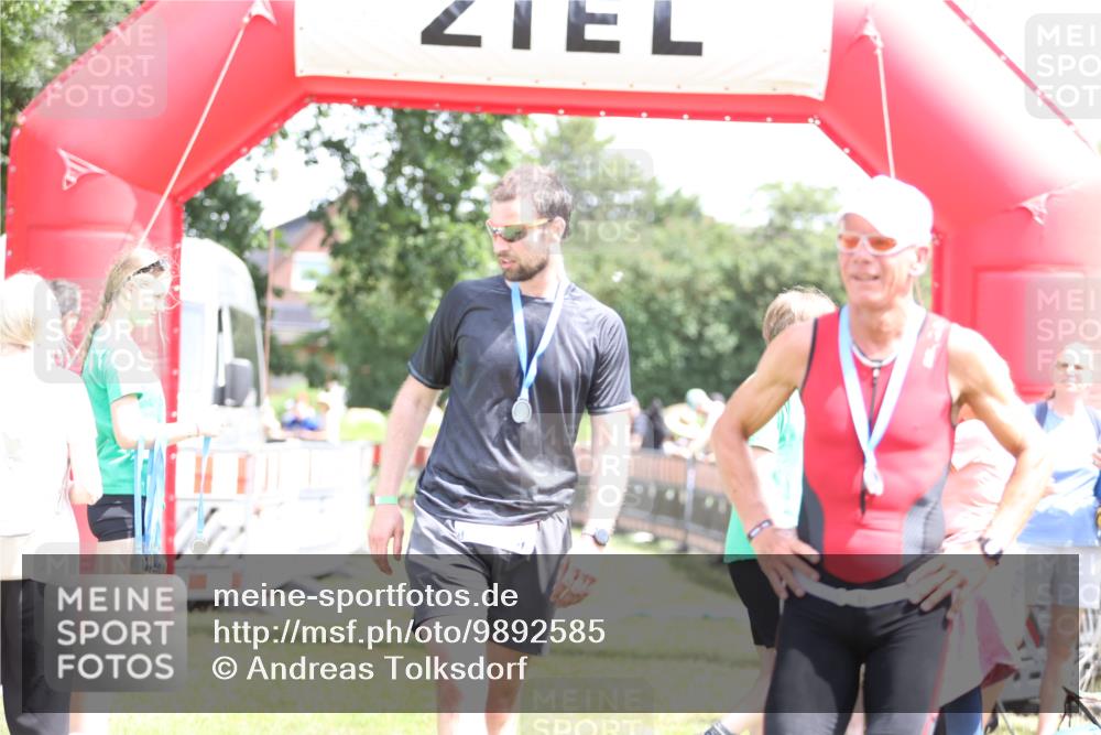 21.06.2026 - 29. Vierlanden-Triathlon Andreas Tolksdorf http://msf.ph/oto/9892585 21.06.2026 13:45:27 Ziel  meine-sportfotos.de