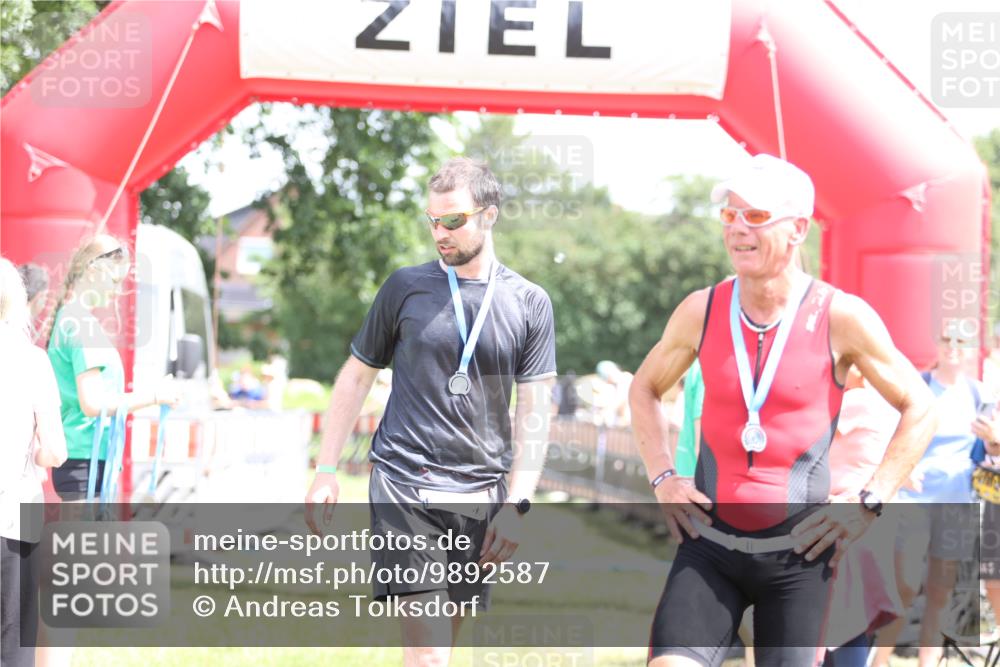 21.06.2026 - 29. Vierlanden-Triathlon Andreas Tolksdorf http://msf.ph/oto/9892587 21.06.2026 13:45:27 Ziel  meine-sportfotos.de