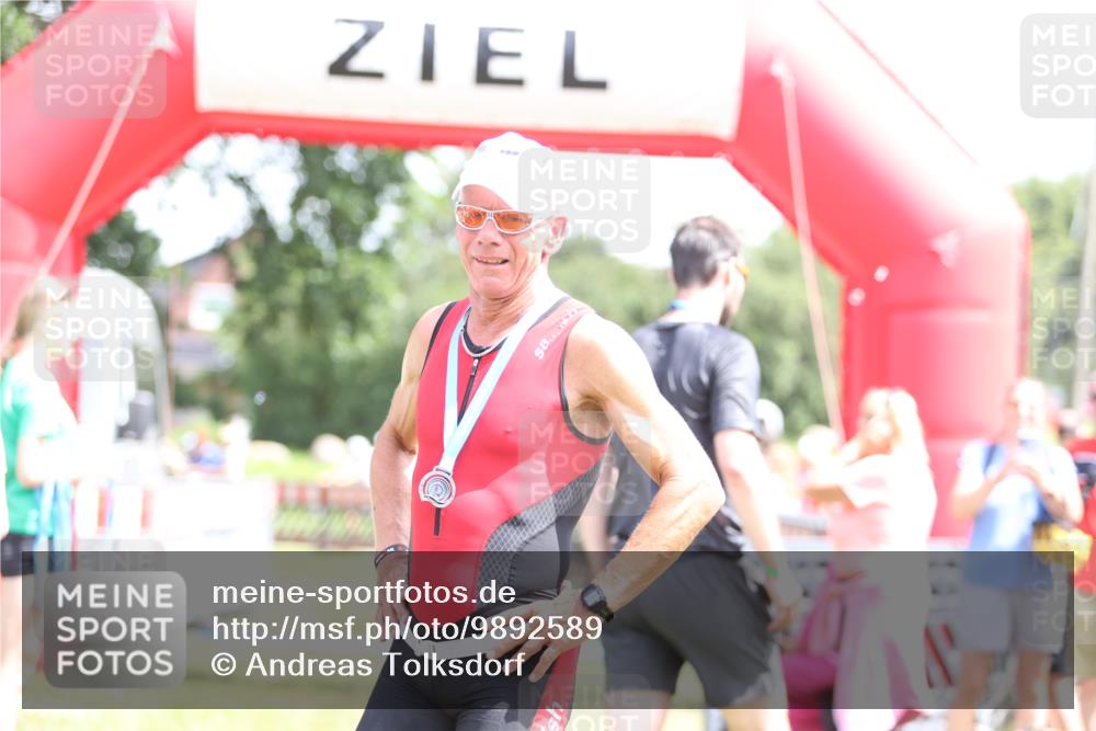 21.06.2026 - 29. Vierlanden-Triathlon Andreas Tolksdorf http://msf.ph/oto/9892589 21.06.2026 13:45:29 Ziel 126, 126 meine-sportfotos.de