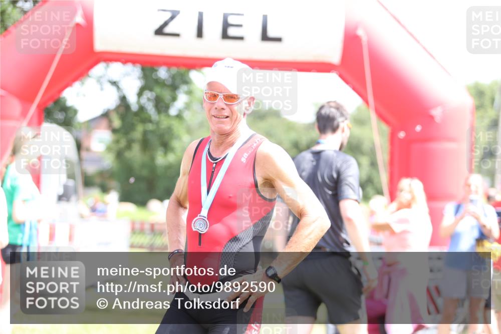 21.06.2026 - 29. Vierlanden-Triathlon Andreas Tolksdorf http://msf.ph/oto/9892590 21.06.2026 13:45:29 Ziel 126, 126 meine-sportfotos.de