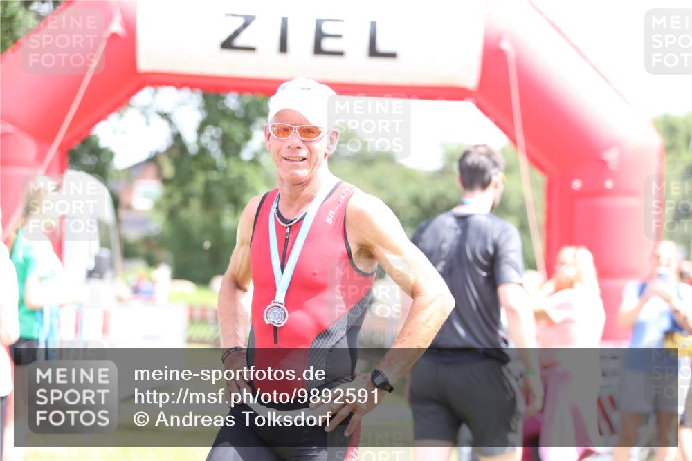 21.06.2026 - 29. Vierlanden-Triathlon Andreas Tolksdorf http://msf.ph/oto/9892591 21.06.2026 13:45:29 Ziel 126, 126 meine-sportfotos.de