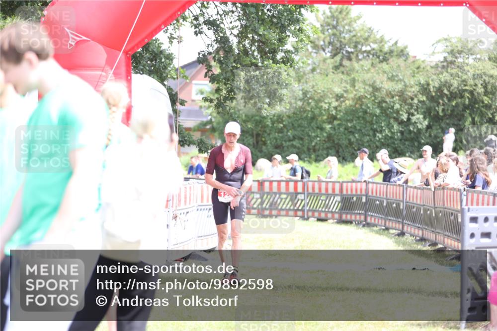 21.06.2026 - 29. Vierlanden-Triathlon Andreas Tolksdorf http://msf.ph/oto/9892598 21.06.2026 13:45:40 Ziel 101, 126, 101, 126 meine-sportfotos.de