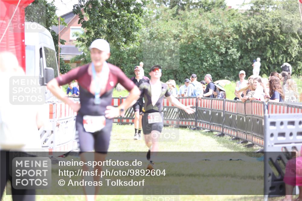 21.06.2026 - 29. Vierlanden-Triathlon Andreas Tolksdorf http://msf.ph/oto/9892604 21.06.2026 13:45:49 Ziel 101, 750, 101, 750 meine-sportfotos.de