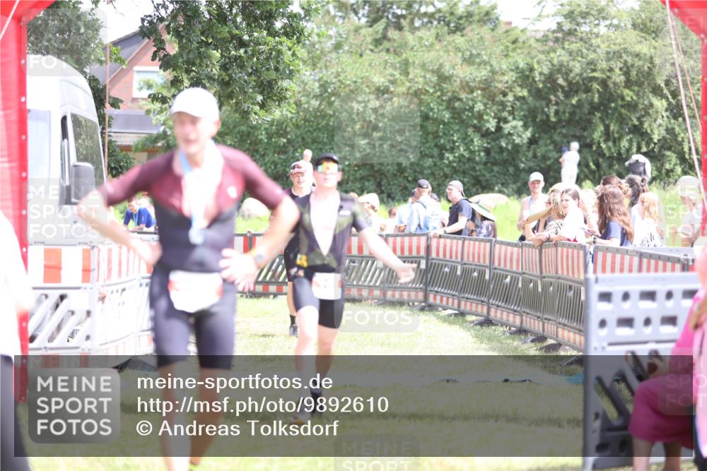 21.06.2026 - 29. Vierlanden-Triathlon Andreas Tolksdorf http://msf.ph/oto/9892610 21.06.2026 13:45:50 Ziel 101, 259, 750, 101, 259, 750 meine-sportfotos.de