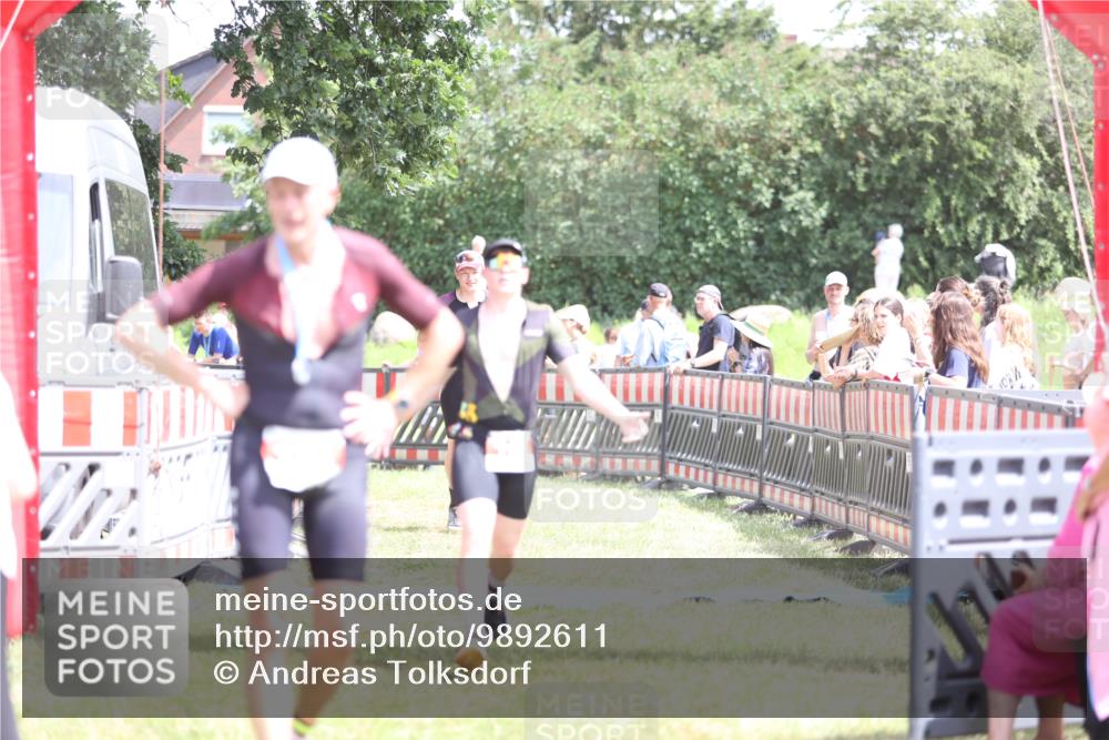 21.06.2026 - 29. Vierlanden-Triathlon Andreas Tolksdorf http://msf.ph/oto/9892611 21.06.2026 13:45:50 Ziel 101, 259, 750, 101, 259, 750 meine-sportfotos.de