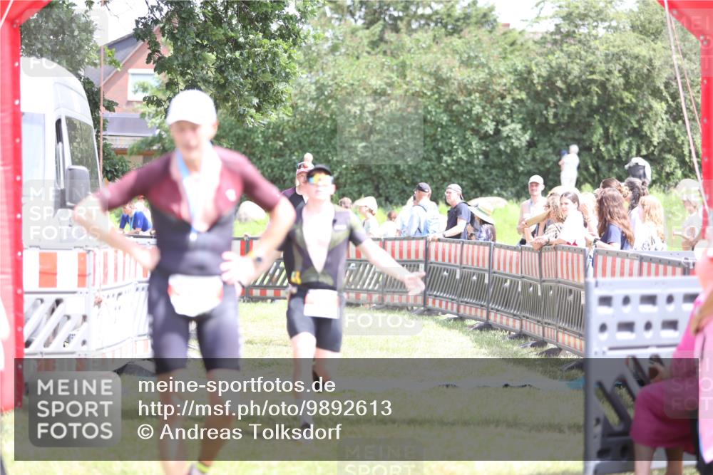 21.06.2026 - 29. Vierlanden-Triathlon Andreas Tolksdorf http://msf.ph/oto/9892613 21.06.2026 13:45:50 Ziel 101, 259, 750, 101, 259, 750 meine-sportfotos.de