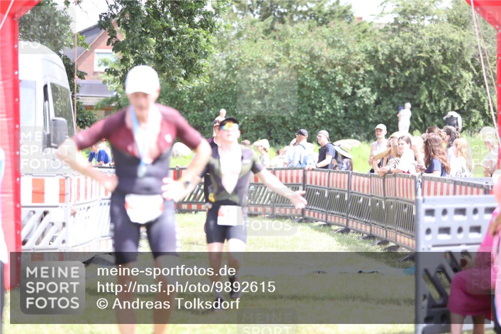 21.06.2026 - 29. Vierlanden-Triathlon Andreas Tolksdorf http://msf.ph/oto/9892615 21.06.2026 13:45:50 Ziel 101, 259, 750, 101, 259, 750 meine-sportfotos.de