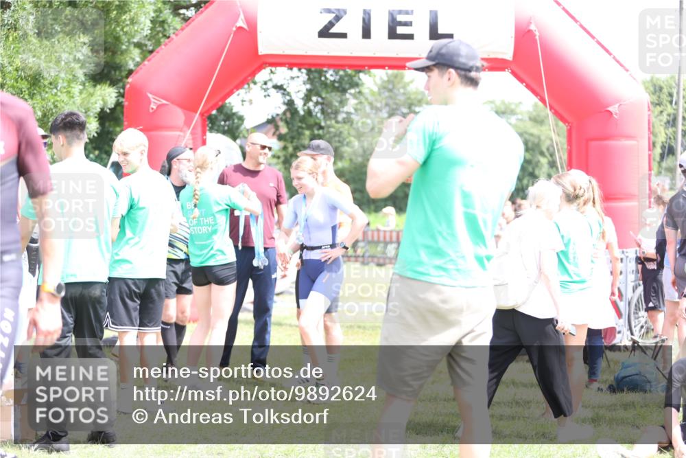 21.06.2026 - 29. Vierlanden-Triathlon Andreas Tolksdorf http://msf.ph/oto/9892624 21.06.2026 13:46:23 Ziel 681, 840, 1047, 681, 840, 1047 meine-sportfotos.de