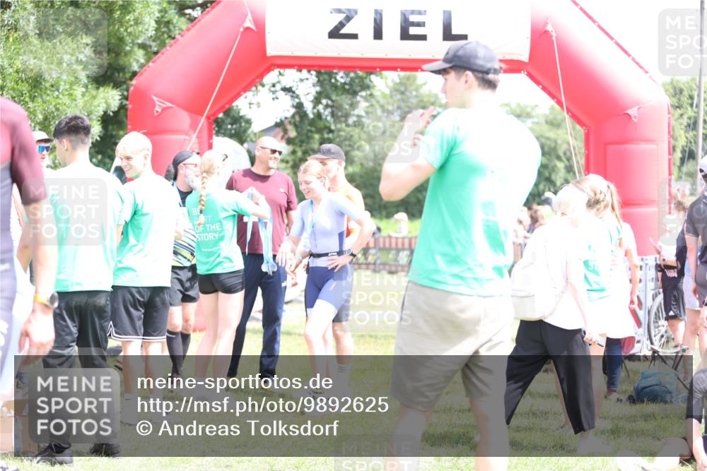 21.06.2026 - 29. Vierlanden-Triathlon Andreas Tolksdorf http://msf.ph/oto/9892625 21.06.2026 13:46:23 Ziel 681, 840, 1047, 681, 840, 1047 meine-sportfotos.de