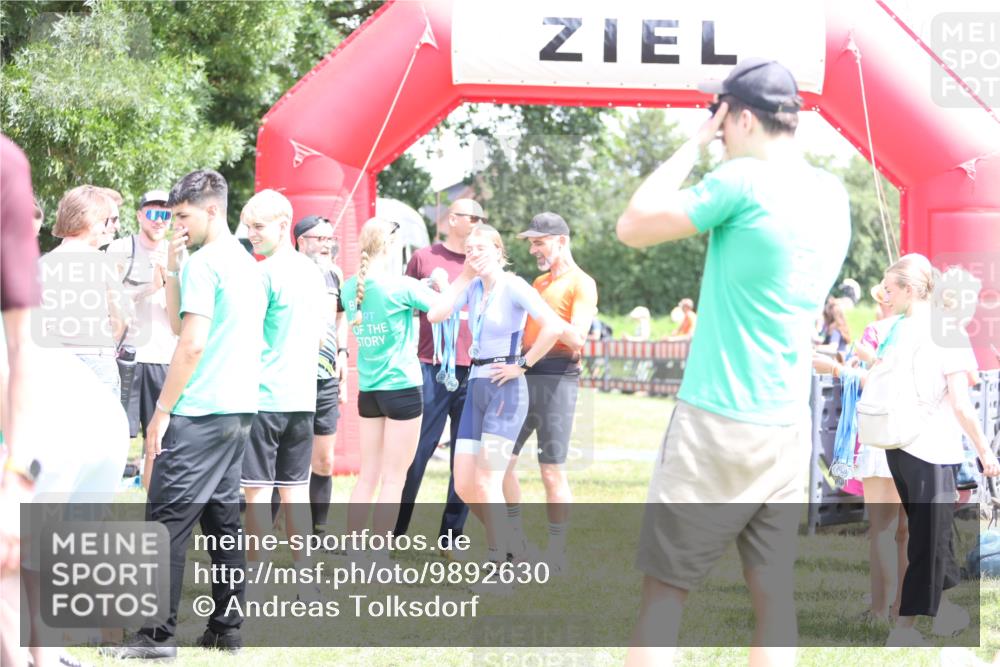 21.06.2026 - 29. Vierlanden-Triathlon Andreas Tolksdorf http://msf.ph/oto/9892630 21.06.2026 13:46:23 Ziel 681, 840, 1047, 681, 840, 1047 meine-sportfotos.de