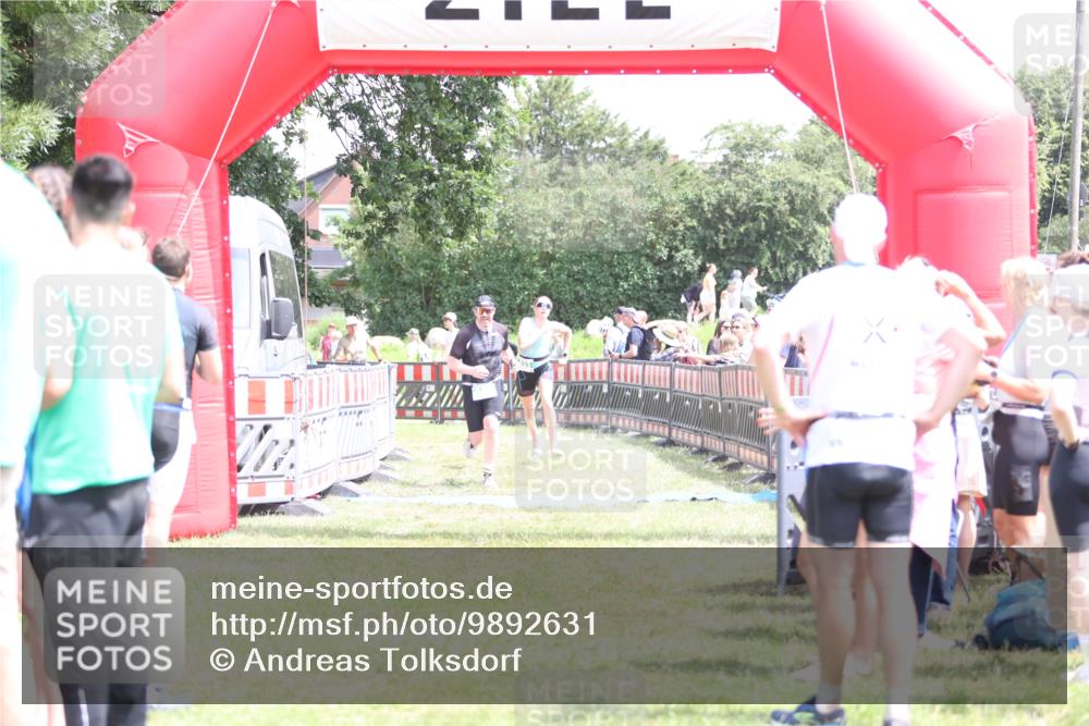 21.06.2026 - 29. Vierlanden-Triathlon Andreas Tolksdorf http://msf.ph/oto/9892631 21.06.2026 13:47:34 Ziel 669, 833, 1065, 669, 833, 1065 meine-sportfotos.de