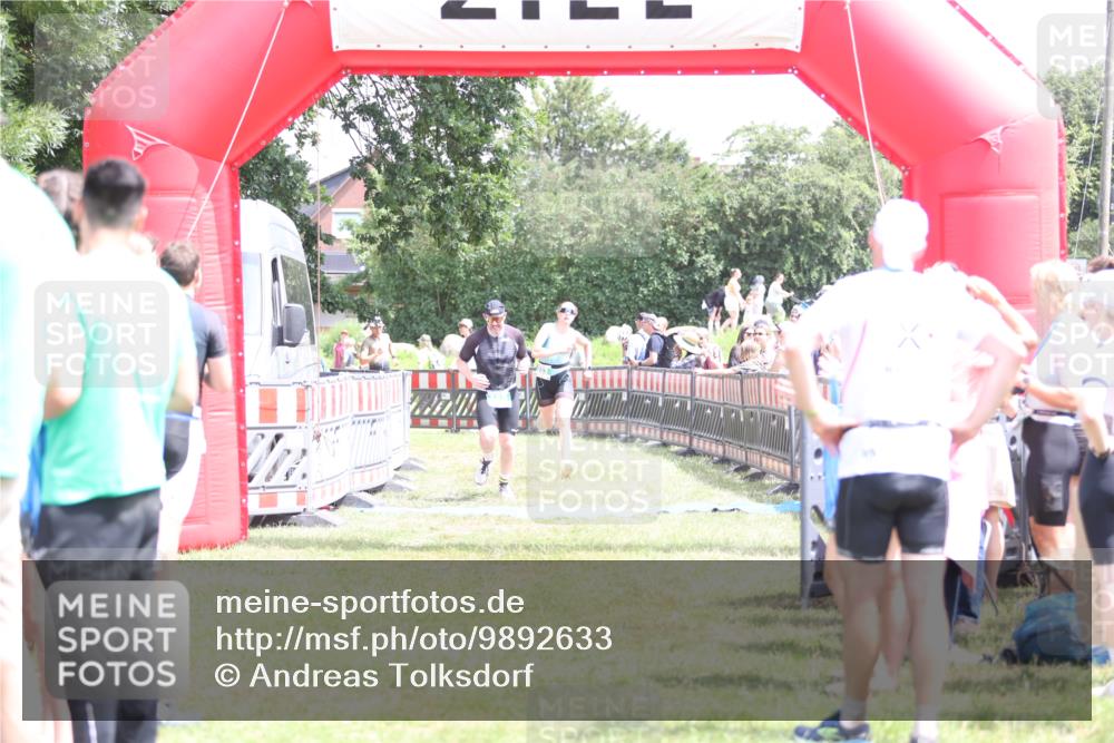 21.06.2026 - 29. Vierlanden-Triathlon Andreas Tolksdorf http://msf.ph/oto/9892633 21.06.2026 13:47:34 Ziel 669, 833, 1065, 669, 833, 1065 meine-sportfotos.de