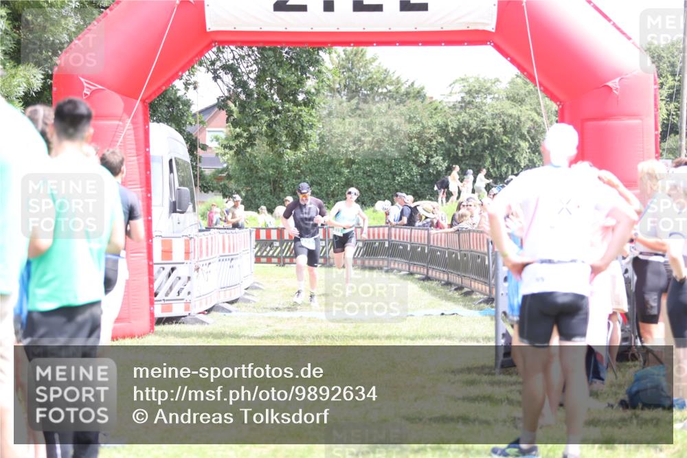 21.06.2026 - 29. Vierlanden-Triathlon Andreas Tolksdorf http://msf.ph/oto/9892634 21.06.2026 13:47:34 Ziel 669, 833, 1065, 669, 833, 1065 meine-sportfotos.de